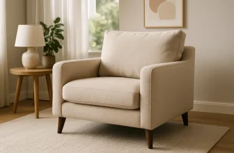 Een comfortabele en stijlvolle keuze: ontdek de beige fauteuil van Hoogenboezem